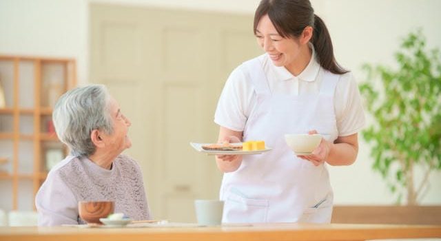 未経験からでも輝ける介護士の魅力と知られざるリアルな現場事情