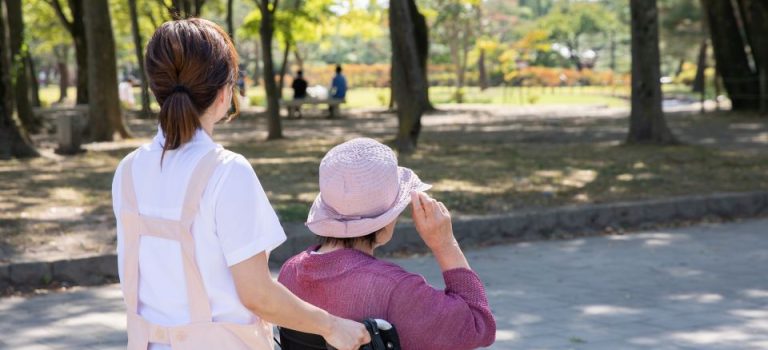 知られざる介護士の魅力と厳しさ転職前に知るべき真実